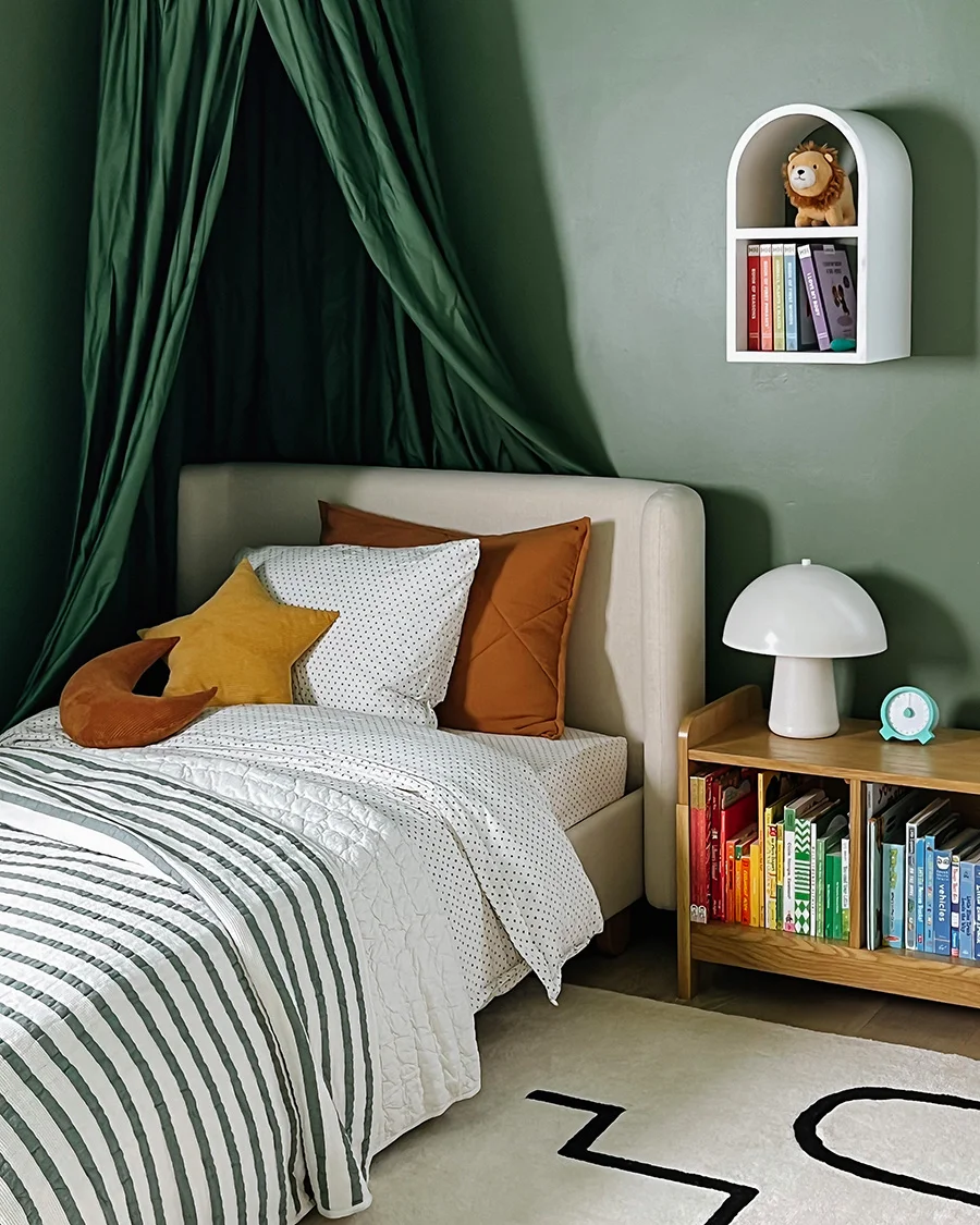 Benjamin Moore Cedar Path green painted bedroom wall