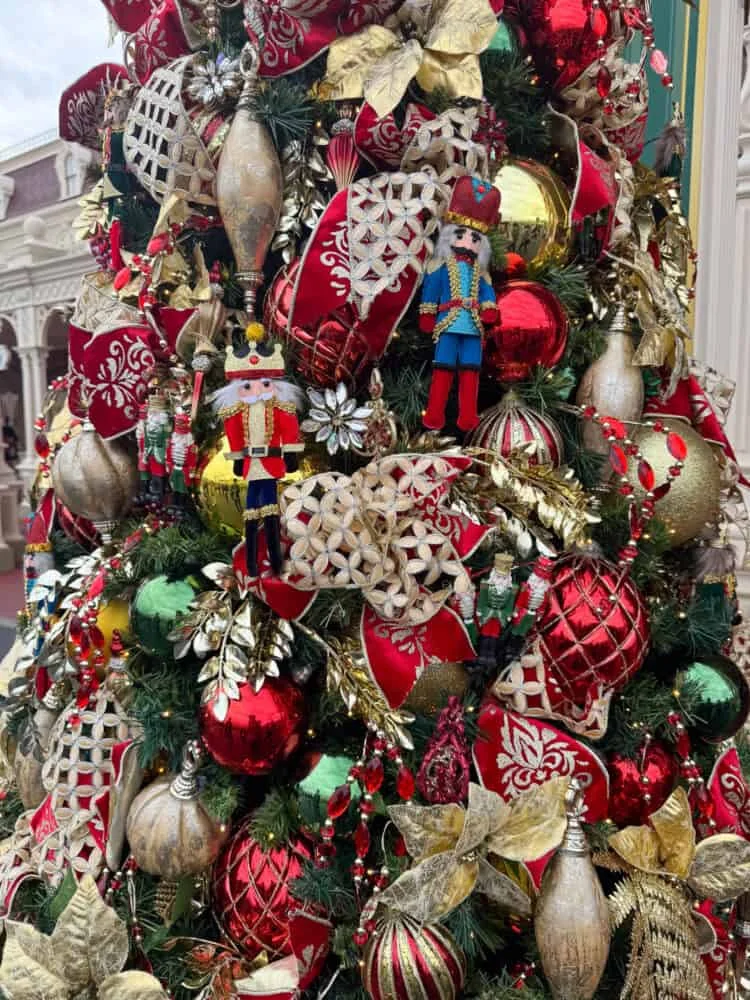 Closing detail of a lavishly decorated Christmas tree with red and gold ornaments