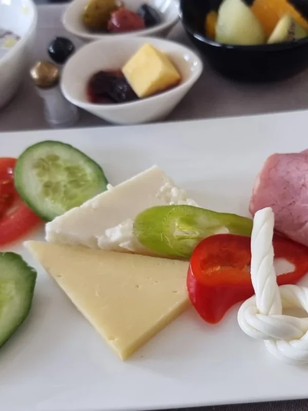 How I Eat Well on Long Road Trips (Without Turning Into a Gas-Station Ghost)