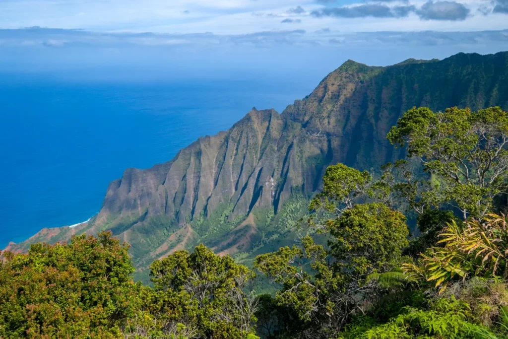 Na Pali Coast cliffs plunging into the blue Pacific Ocean